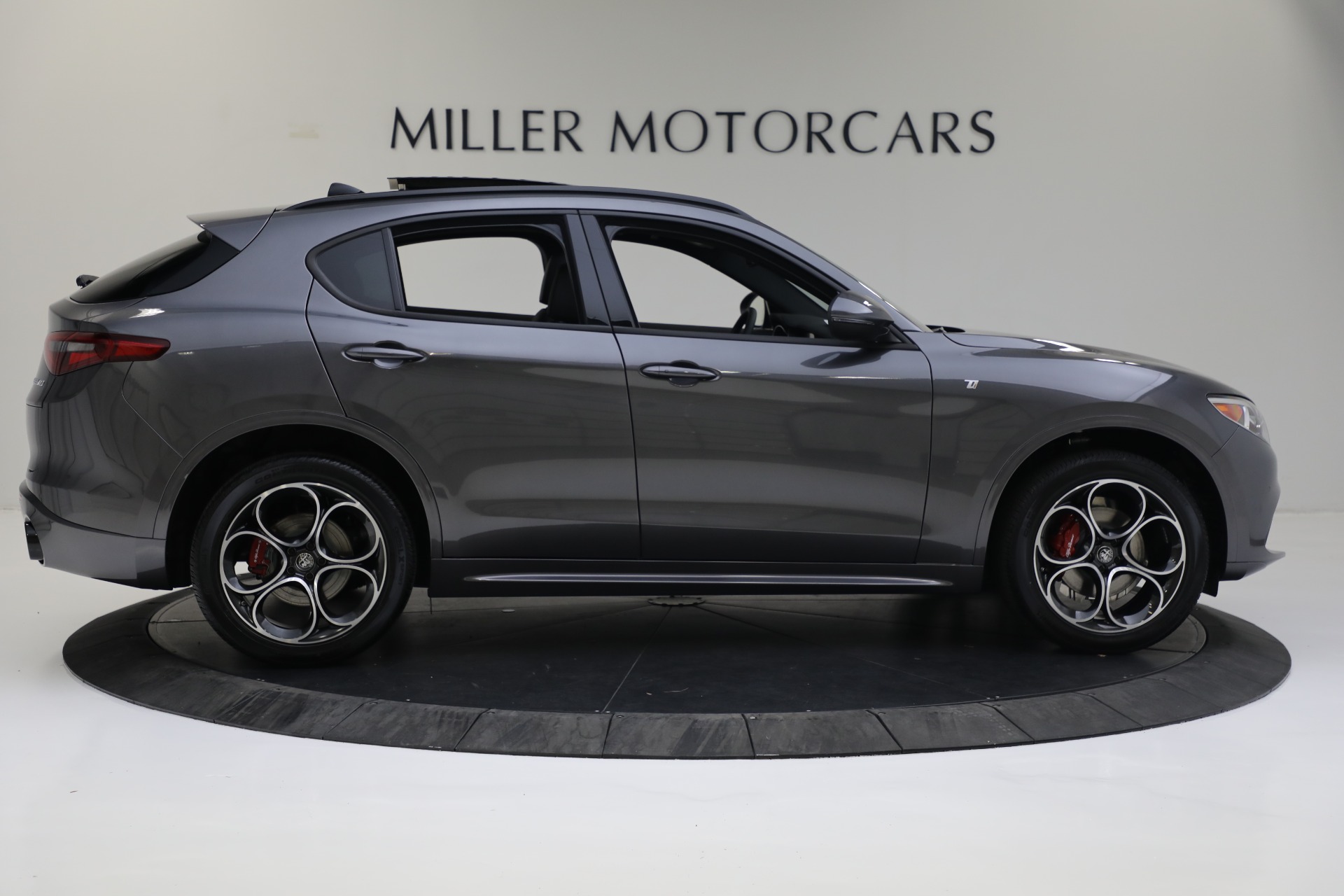 New-2022-Alfa-Romeo-Stelvio-Ti