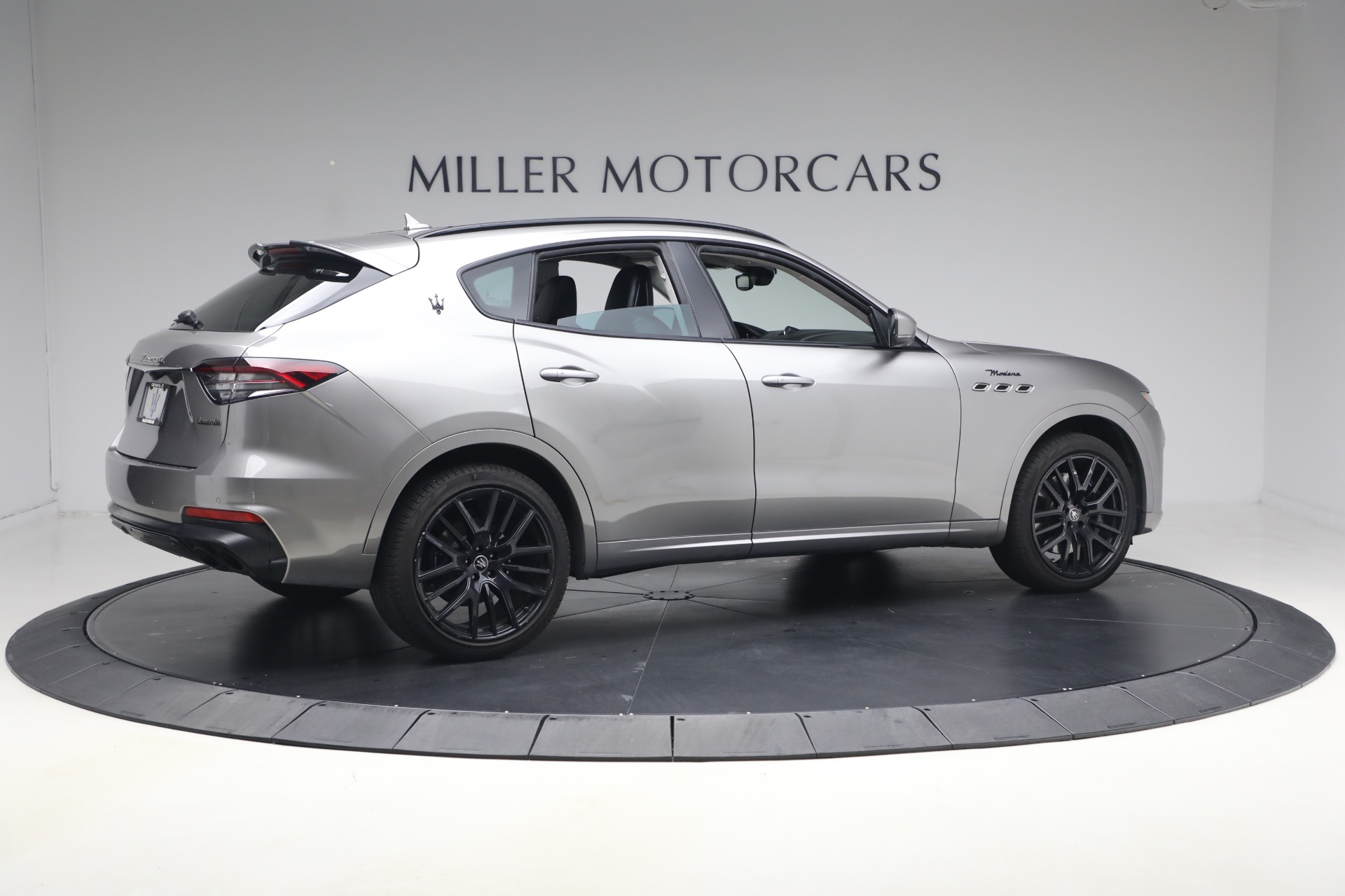 Used-2022-Maserati-Levante-Modena