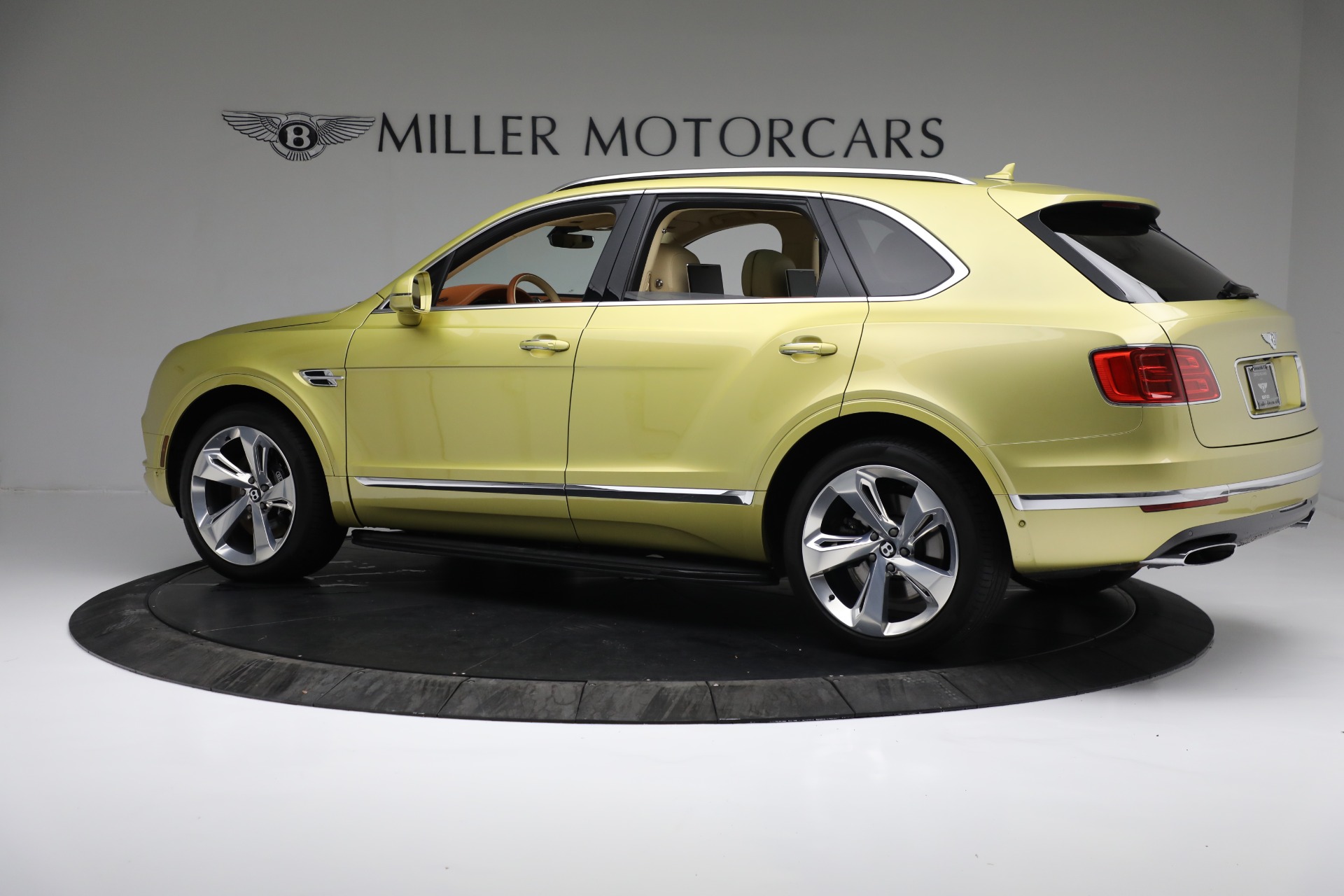 Used-2018-Bentley-Bentayga-W12-Signature