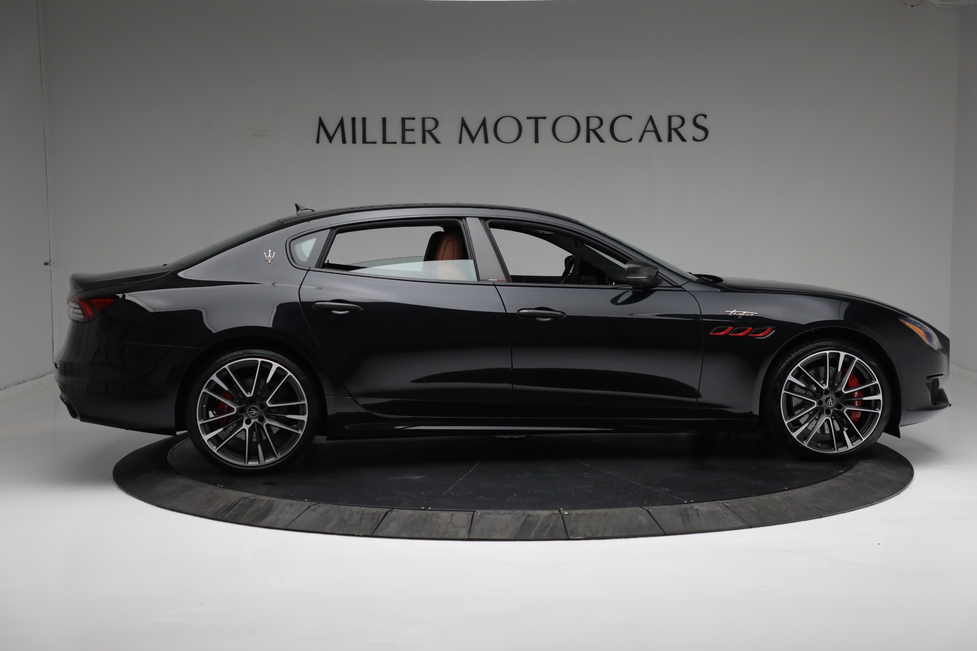 New-2022-Maserati-Quattroporte-Trofeo