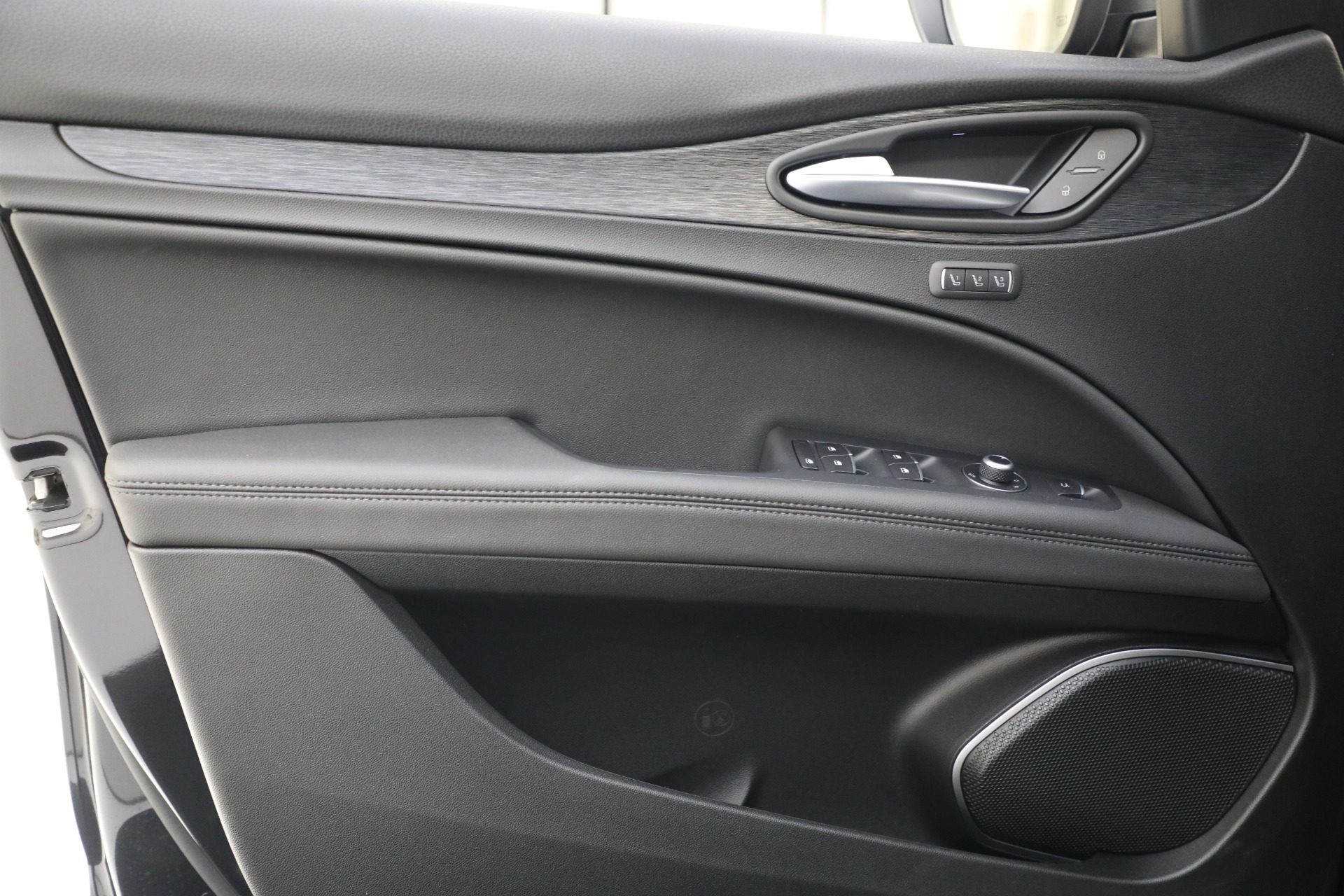 New-2022-Alfa-Romeo-Stelvio-Sprint