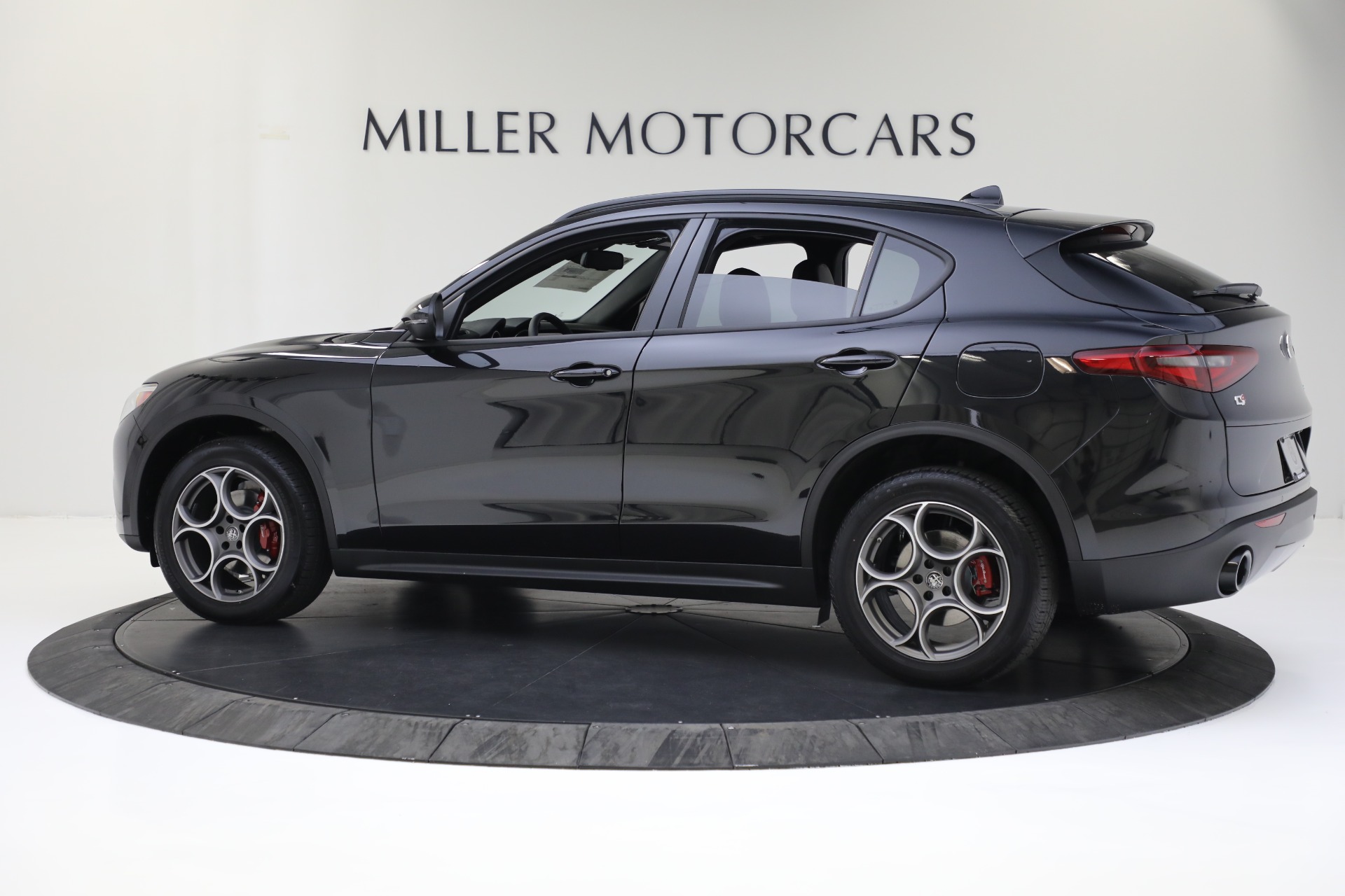 New-2022-Alfa-Romeo-Stelvio-Sprint