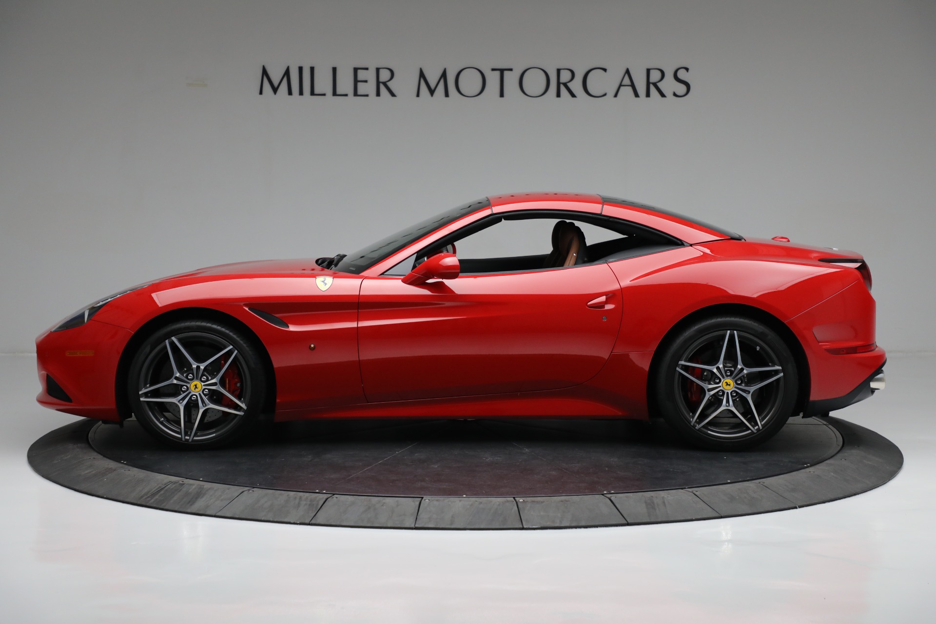 Used-2016-Ferrari-California-T