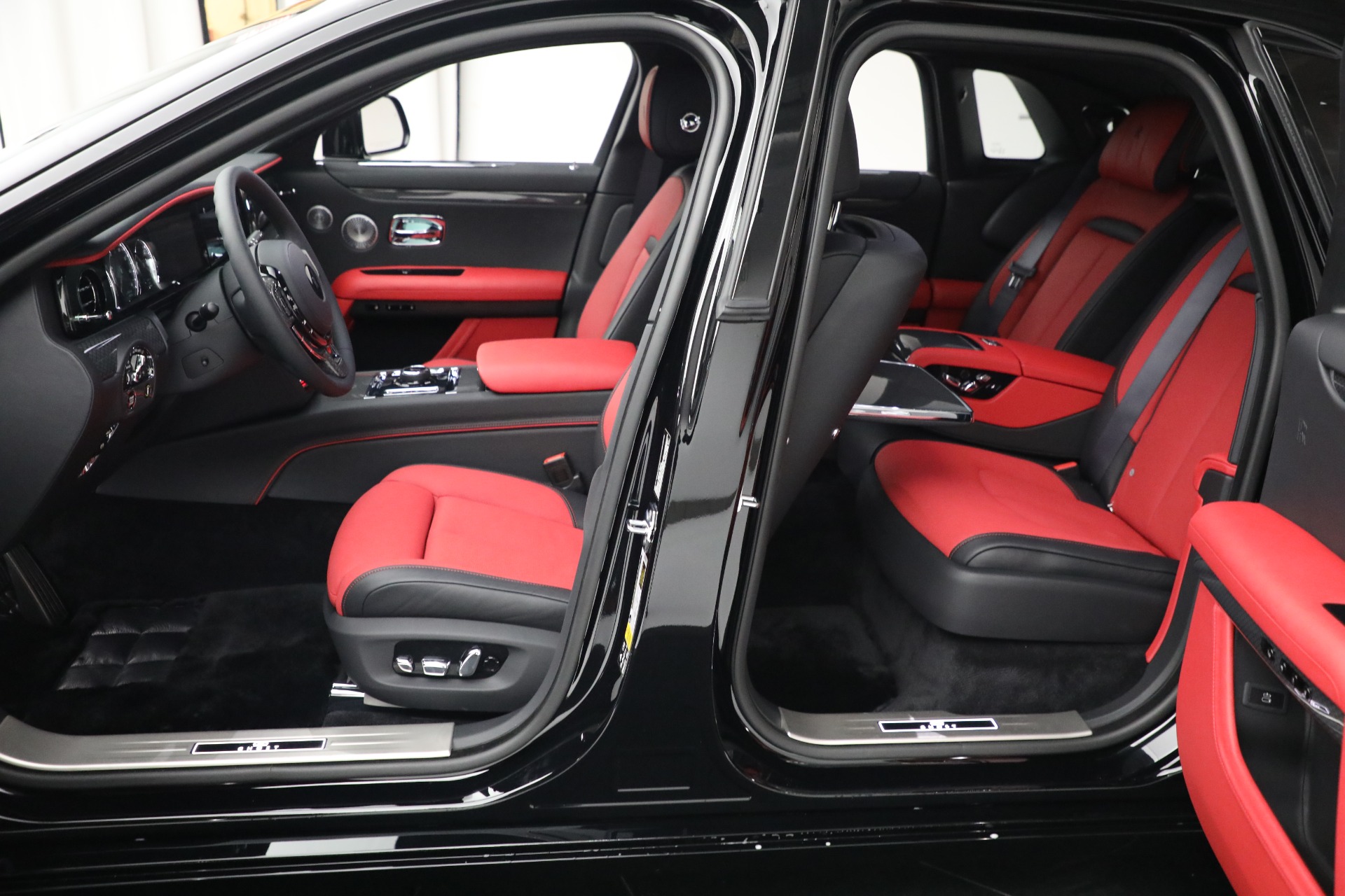 Used-2022-Rolls-Royce-Black-Badge-Ghost