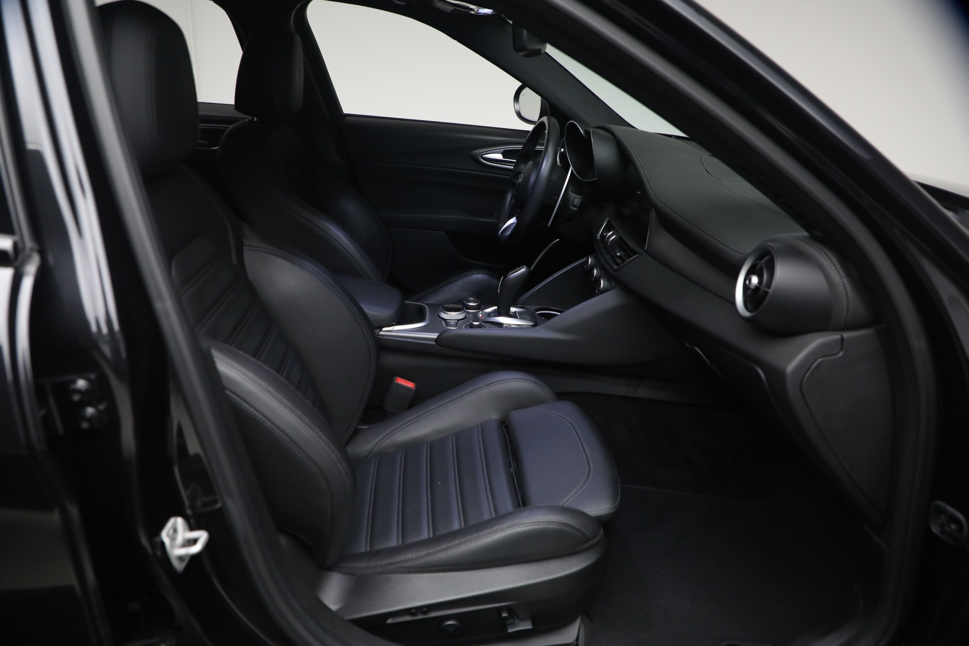 Used-2022-Alfa-Romeo-Giulia-Veloce