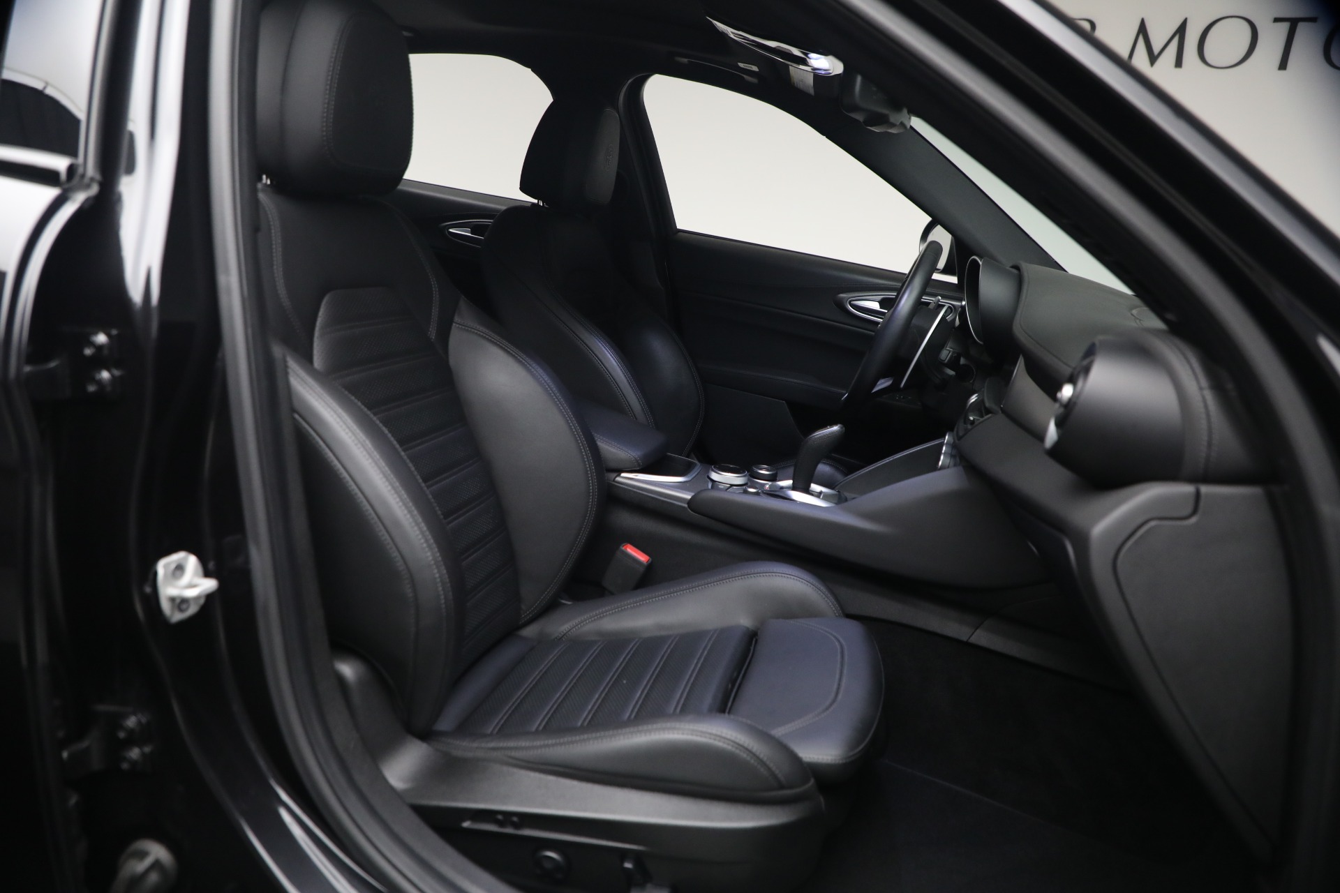 Used-2022-Alfa-Romeo-Giulia-Veloce