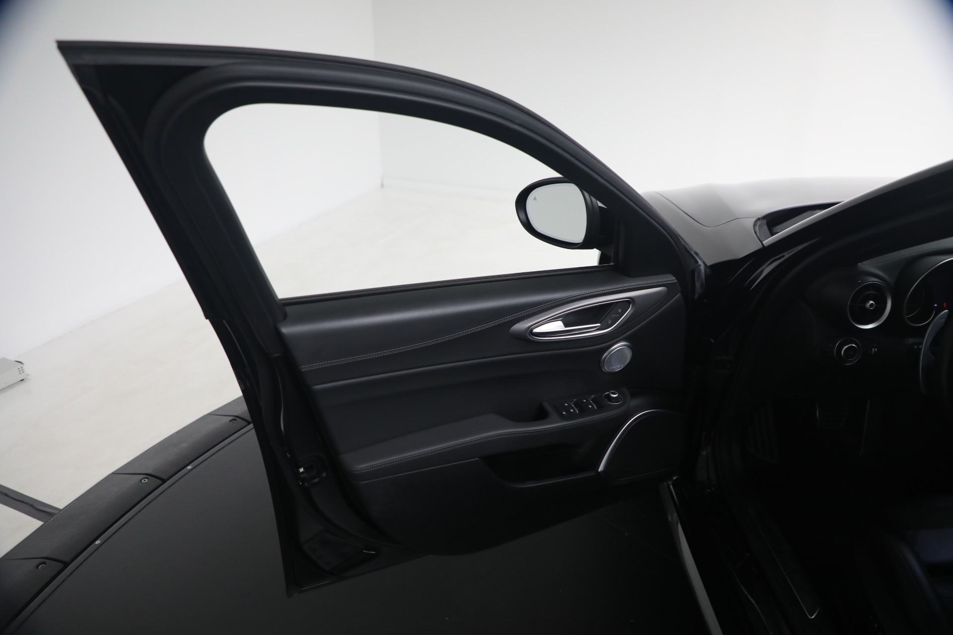 Used-2022-Alfa-Romeo-Giulia-Veloce