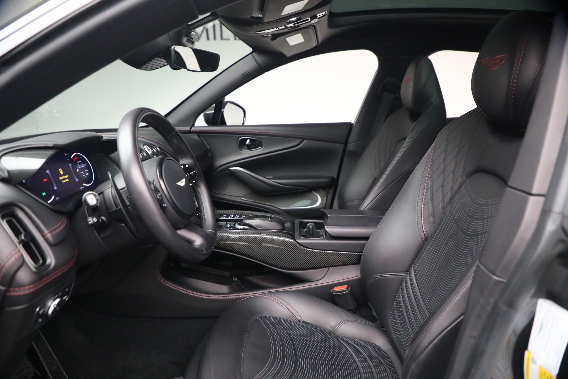 Used-2022-Aston-Martin-DBX