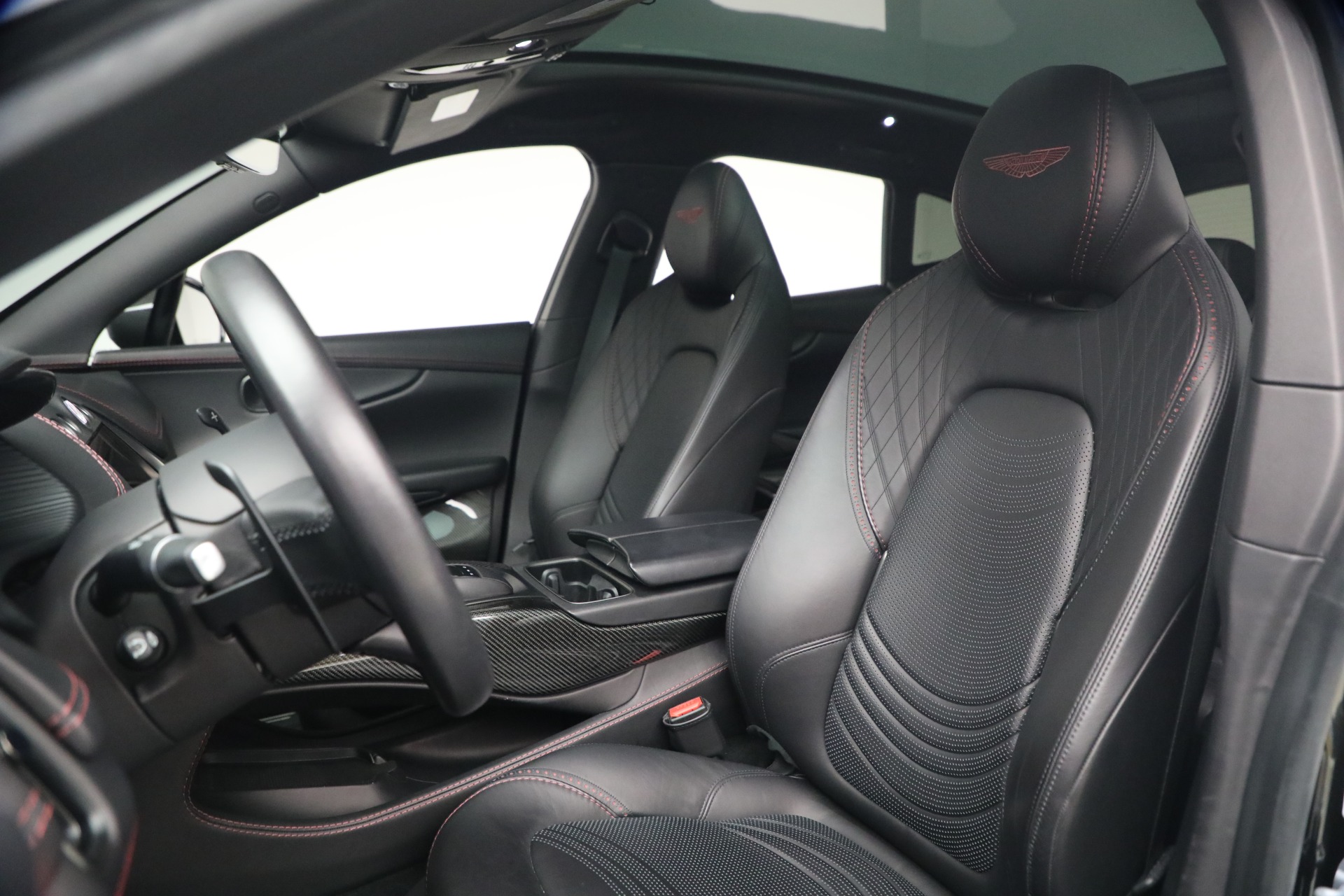 Used-2022-Aston-Martin-DBX