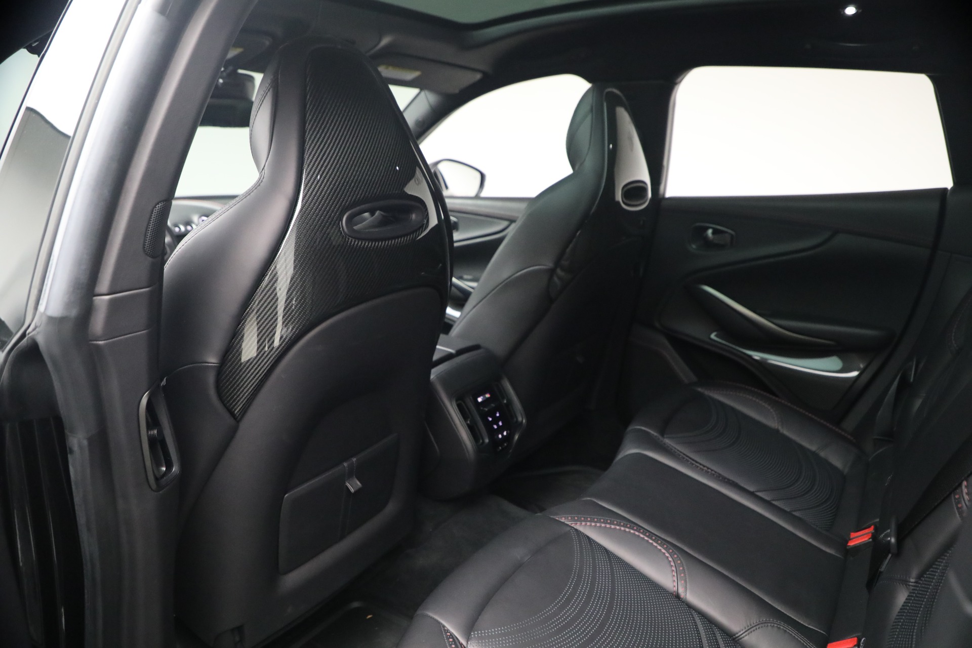 Used-2022-Aston-Martin-DBX
