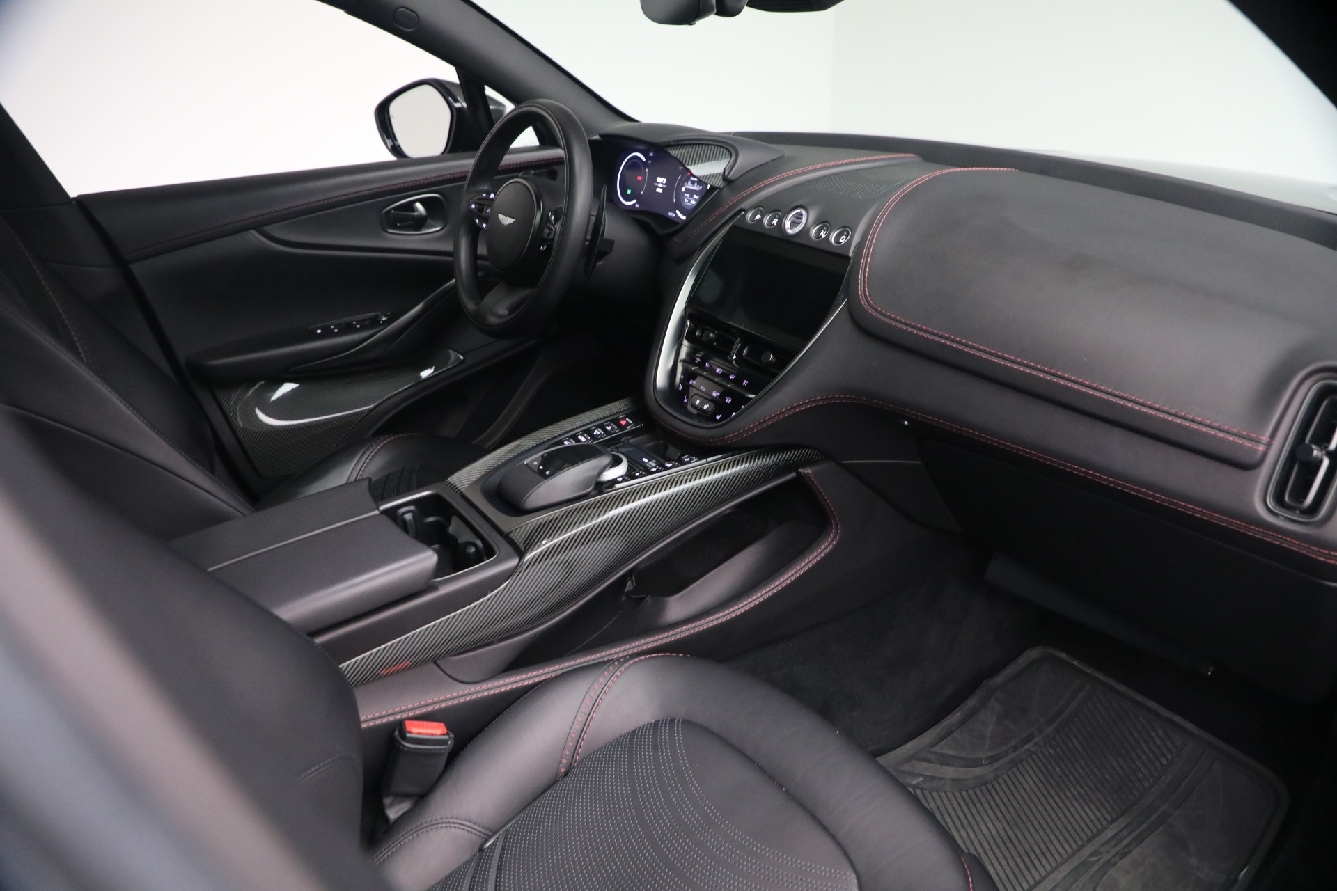 Used-2022-Aston-Martin-DBX