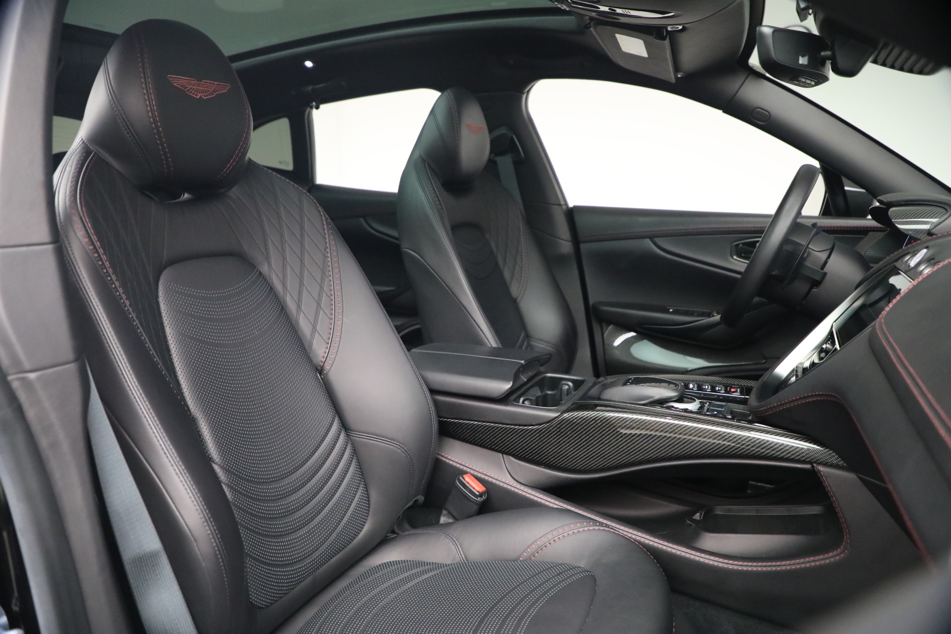 Used-2022-Aston-Martin-DBX