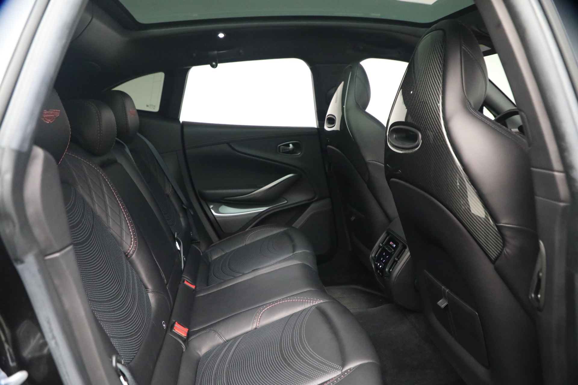 Used-2022-Aston-Martin-DBX