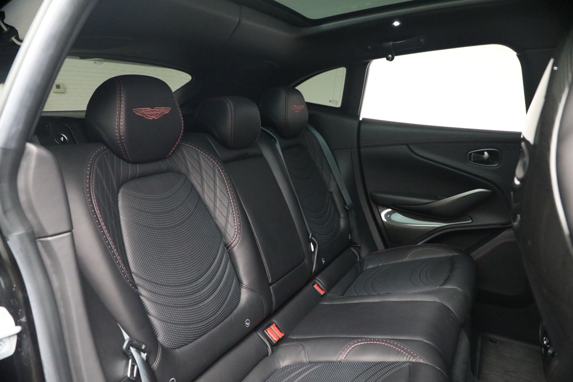 Used-2022-Aston-Martin-DBX
