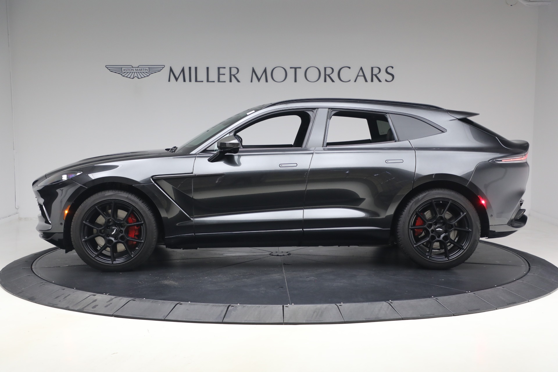Used-2022-Aston-Martin-DBX