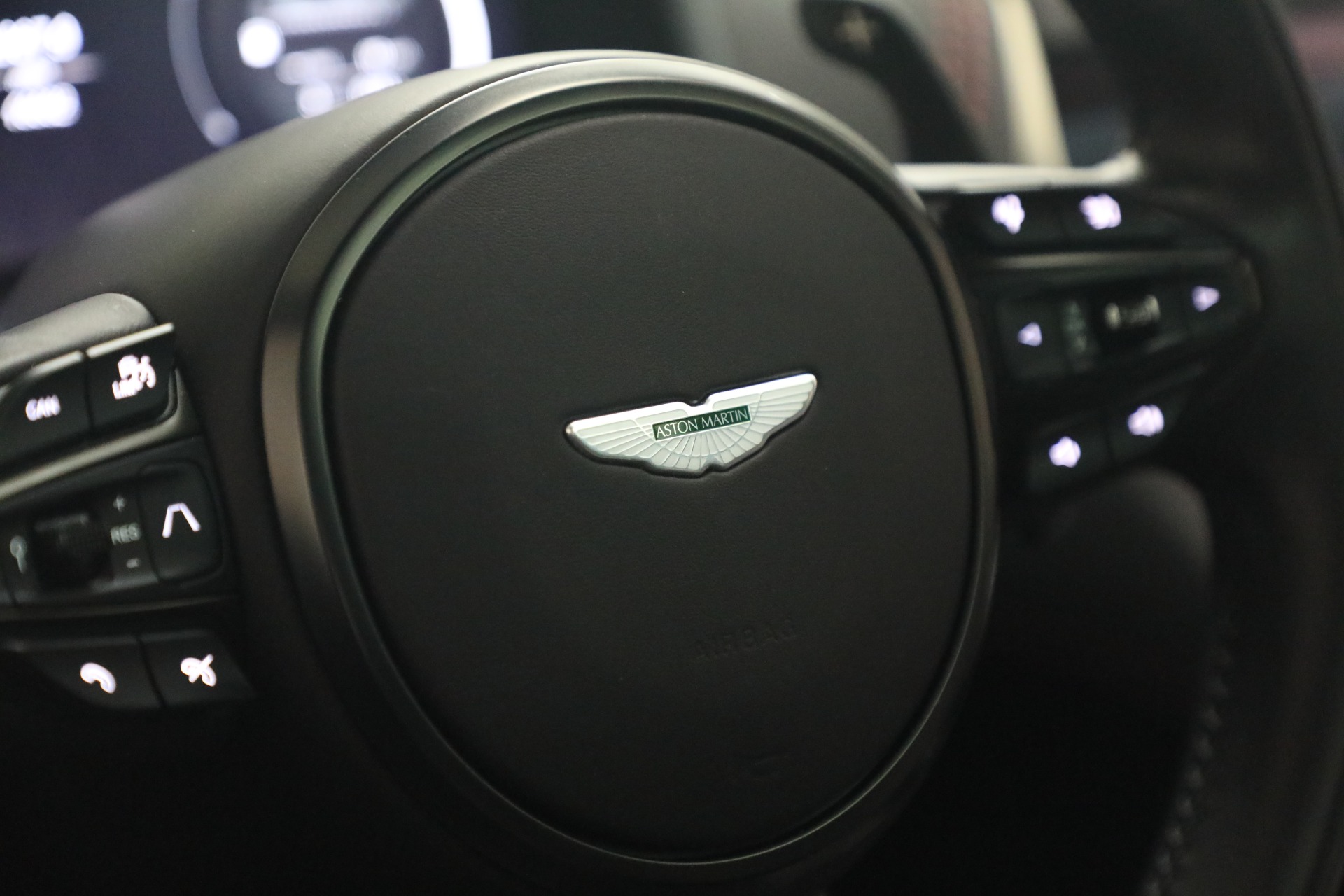 Used-2022-Aston-Martin-DBX