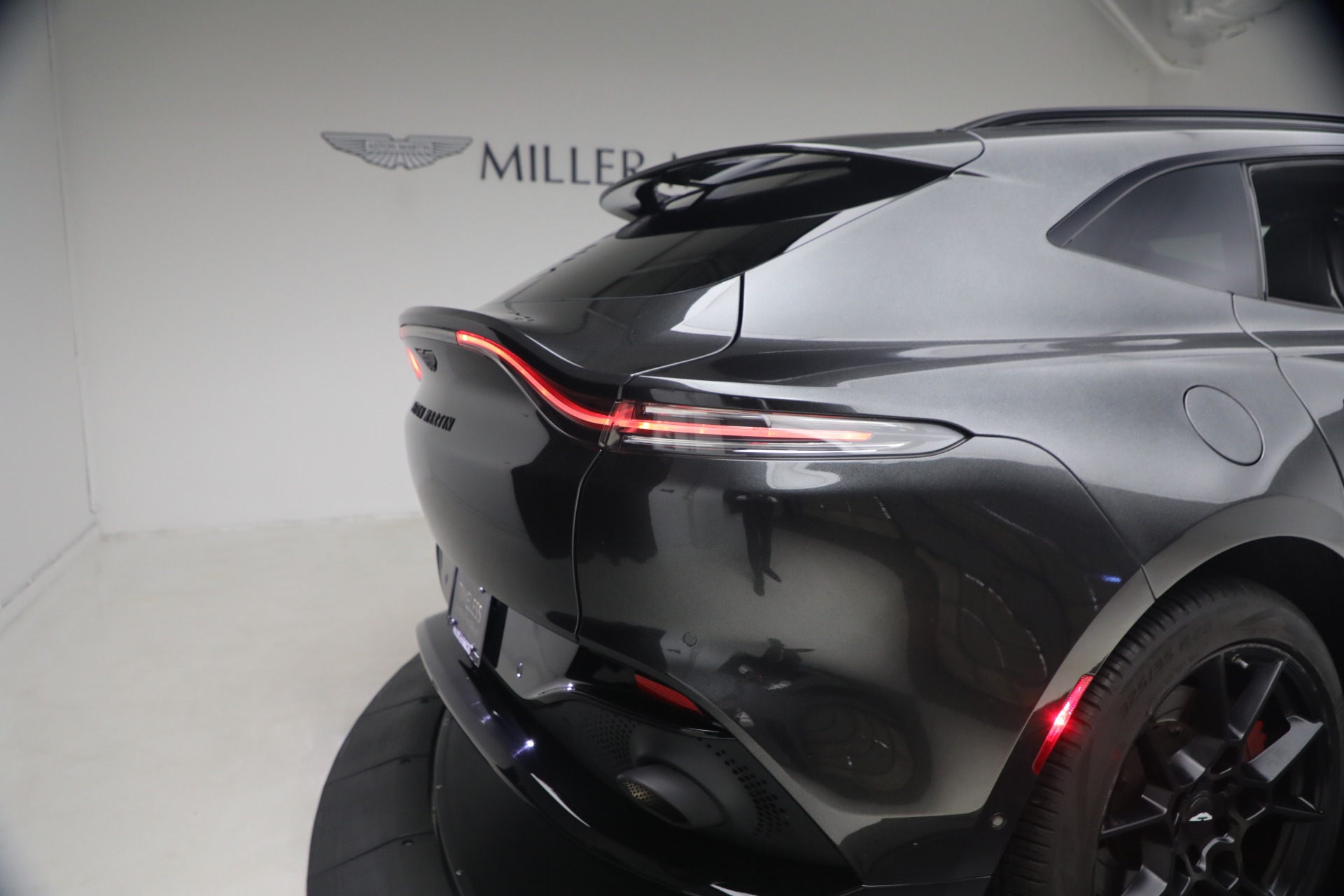 Used-2022-Aston-Martin-DBX