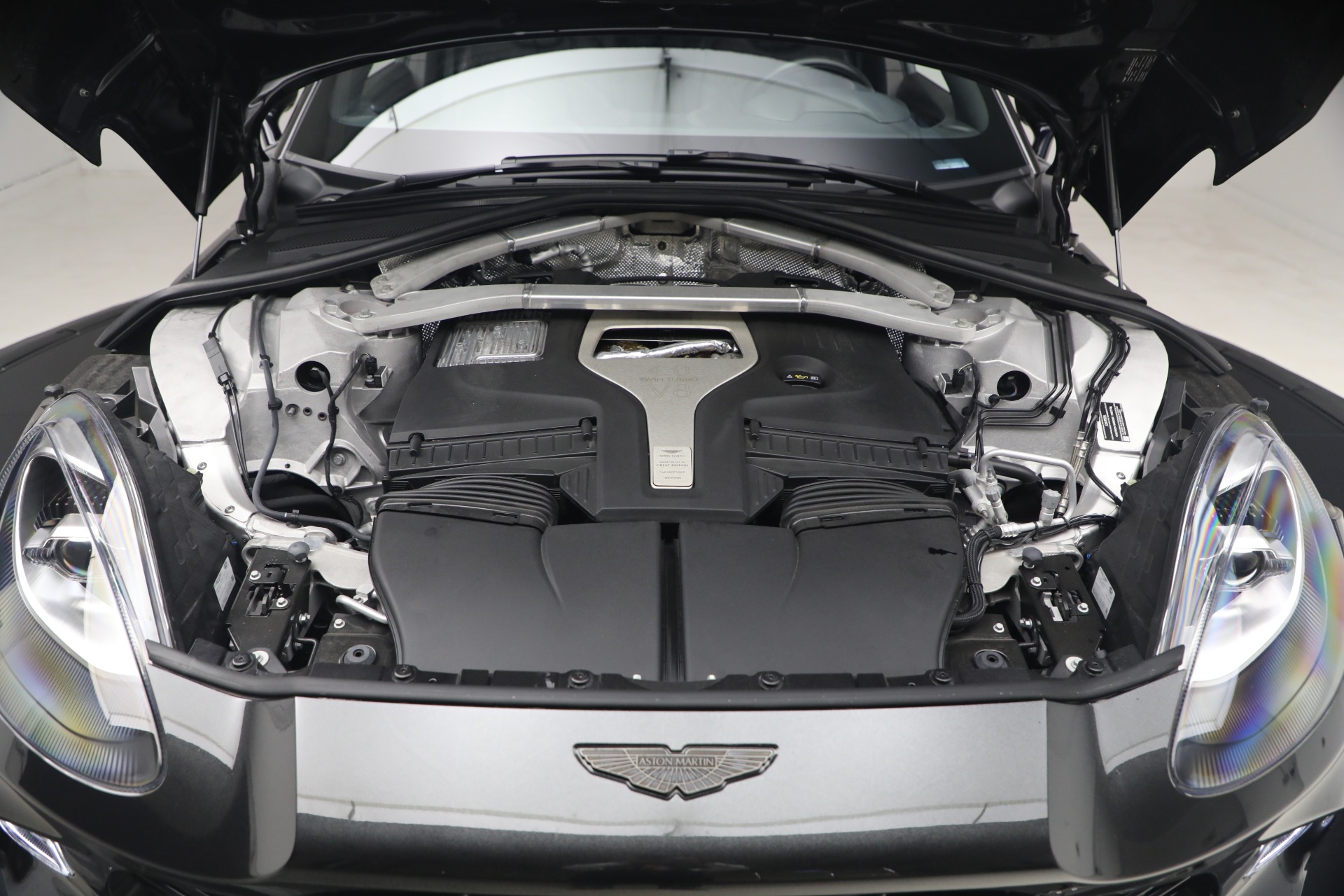 Used-2022-Aston-Martin-DBX