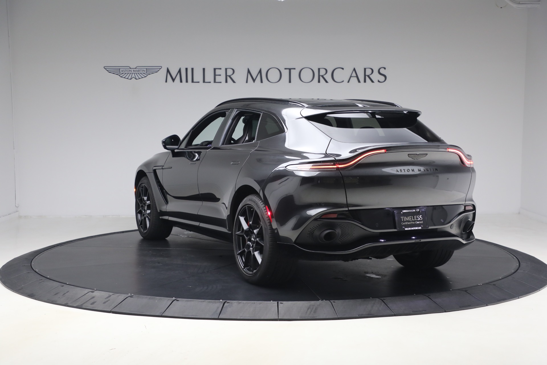 Used-2022-Aston-Martin-DBX