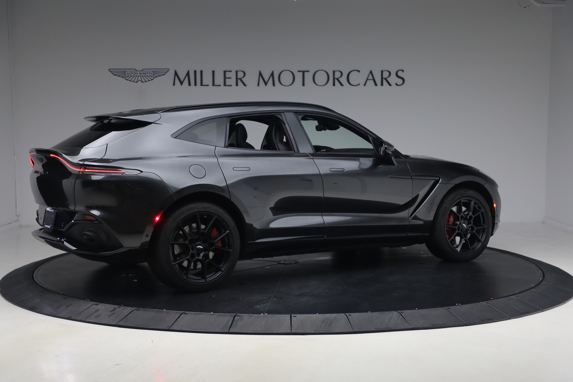 Used-2022-Aston-Martin-DBX