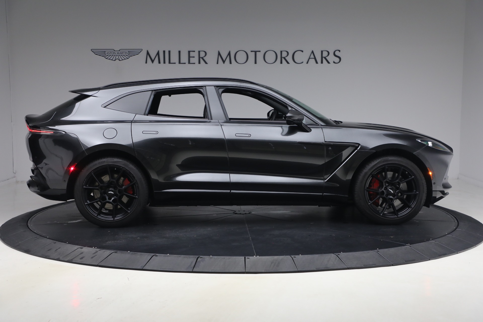 Used-2022-Aston-Martin-DBX