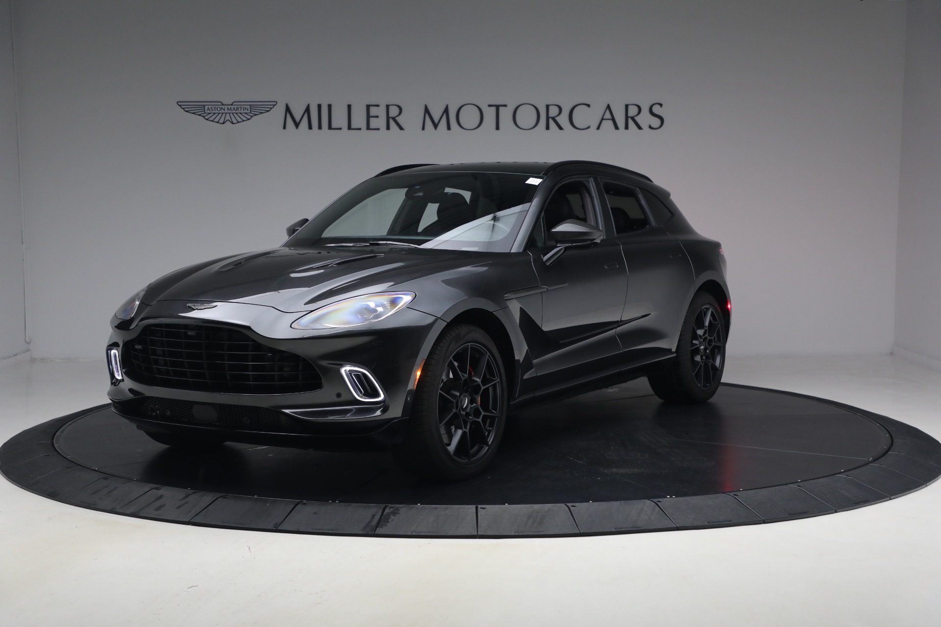 Used-2022-Aston-Martin-DBX