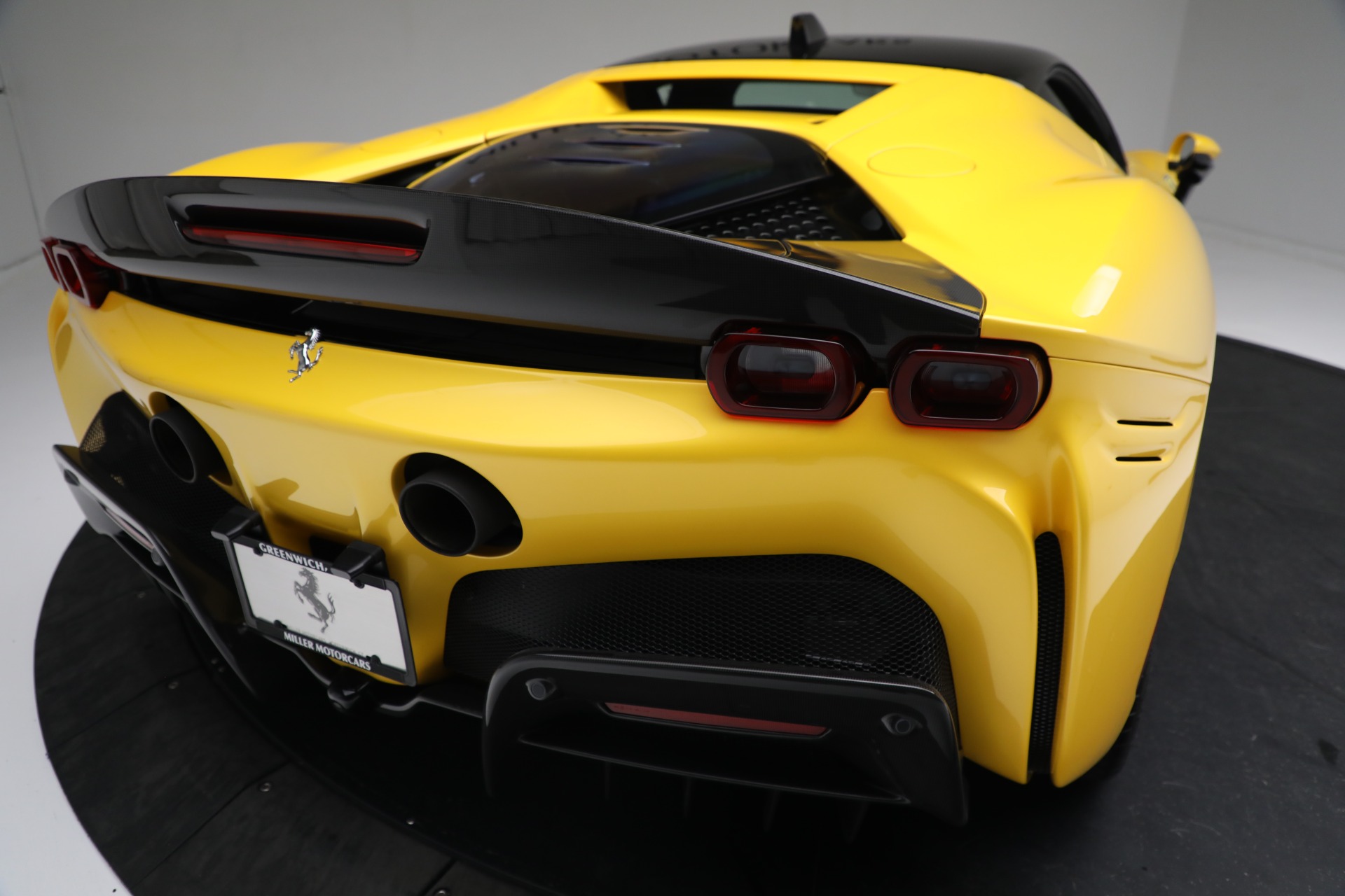 Used-2021-Ferrari-SF90-Stradale-Assetto-Fiorano