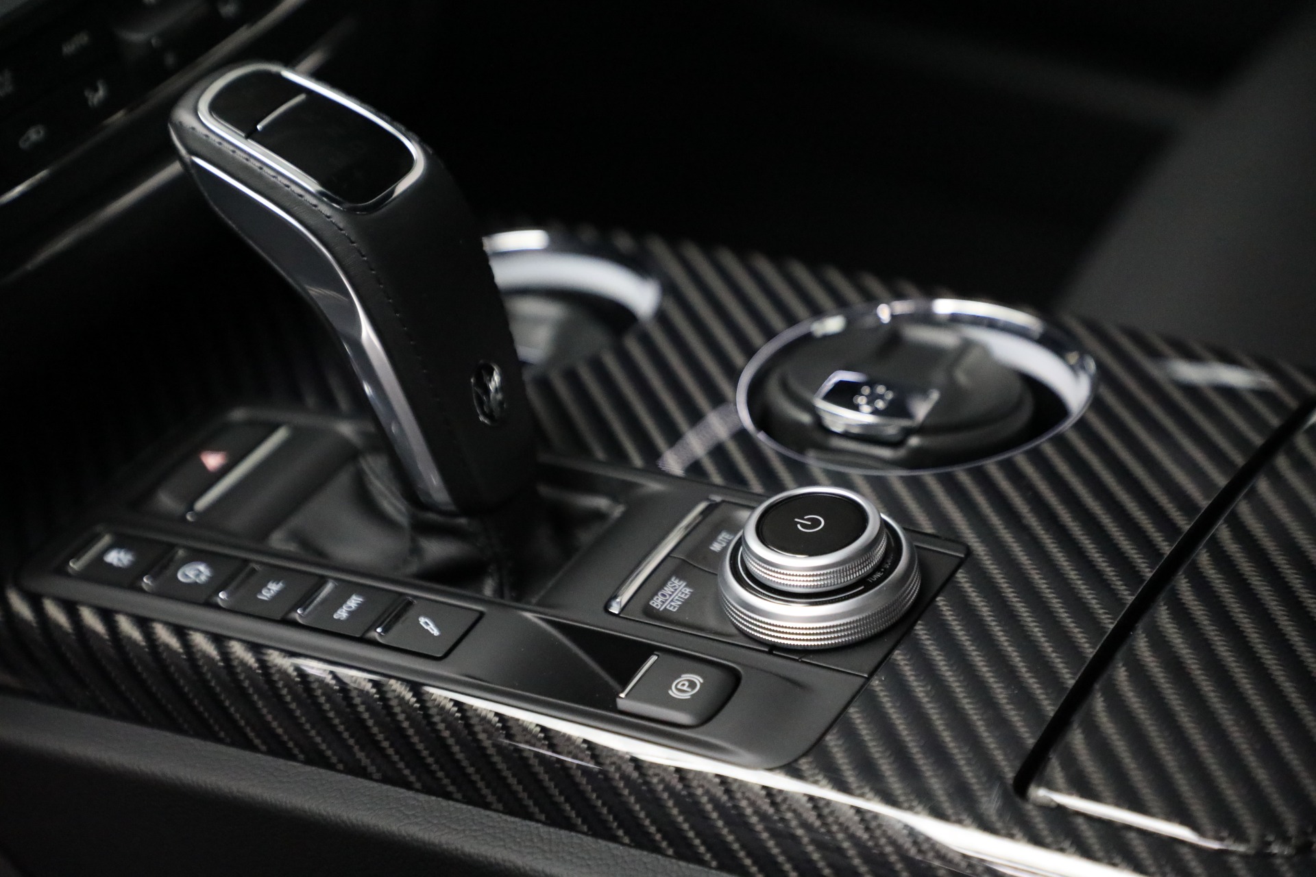 New-2022-Maserati-Quattroporte-Modena-Q4