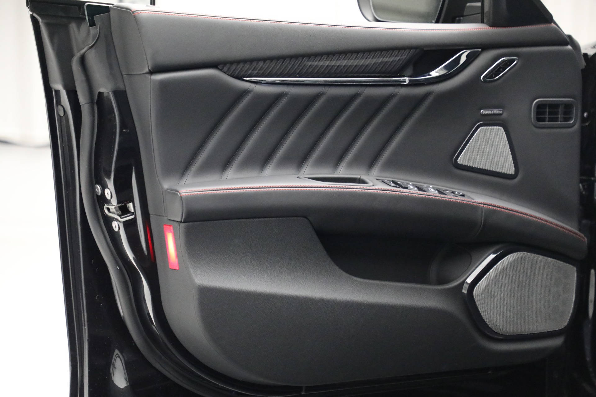 New-2022-Maserati-Quattroporte-Modena-Q4