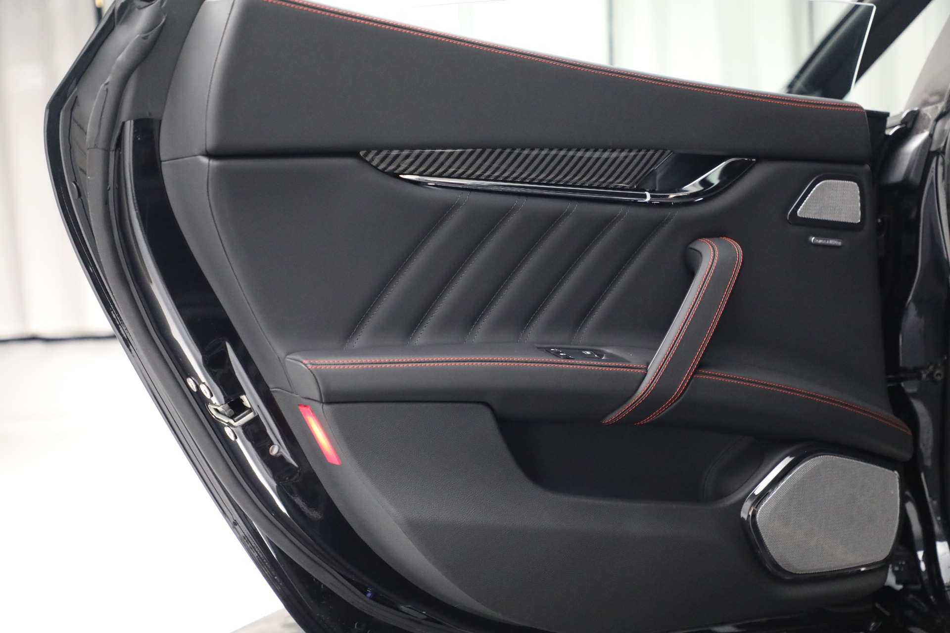 New-2022-Maserati-Quattroporte-Modena-Q4