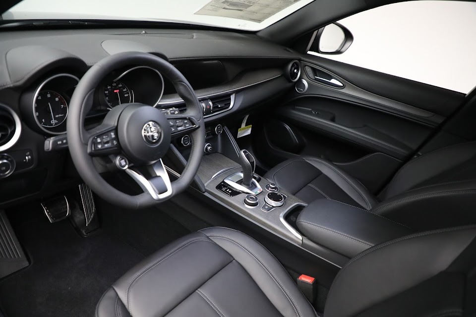 Used-2022-Alfa-Romeo-Stelvio-Ti