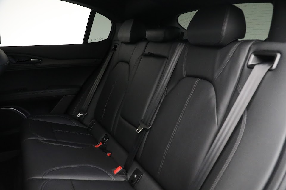 Used-2022-Alfa-Romeo-Stelvio-Ti