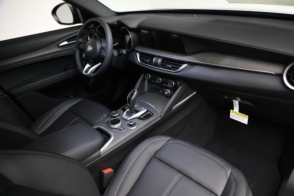 Used-2022-Alfa-Romeo-Stelvio-Ti
