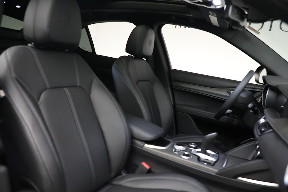Used-2022-Alfa-Romeo-Stelvio-Ti