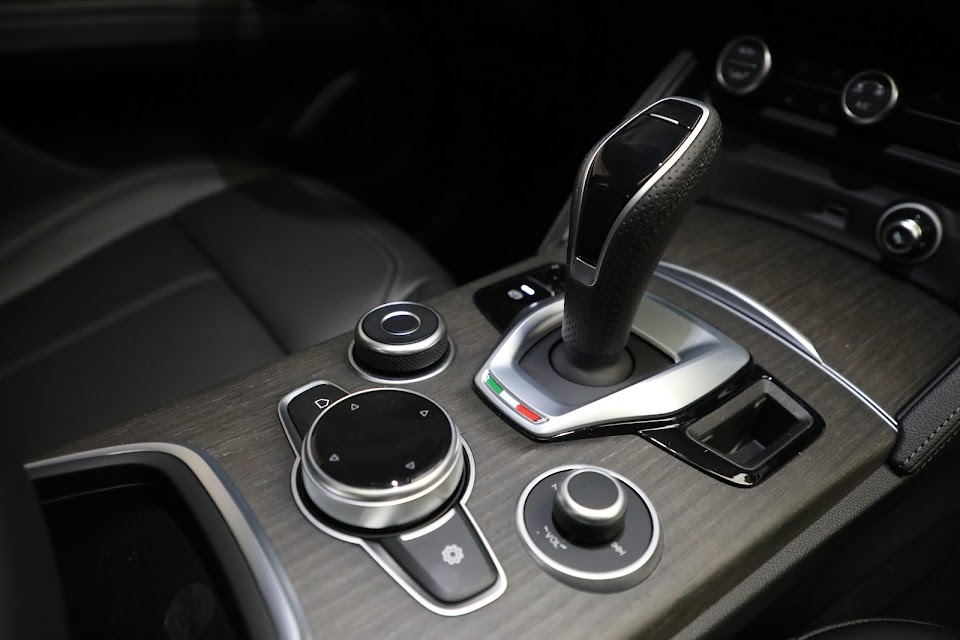 Used-2022-Alfa-Romeo-Stelvio-Ti