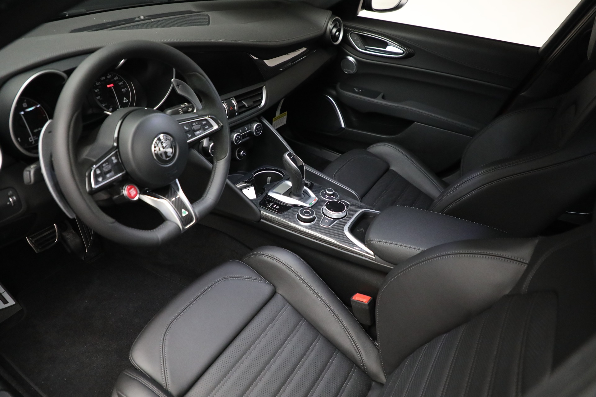 New-2022-Alfa-Romeo-Giulia-Quadrifoglio