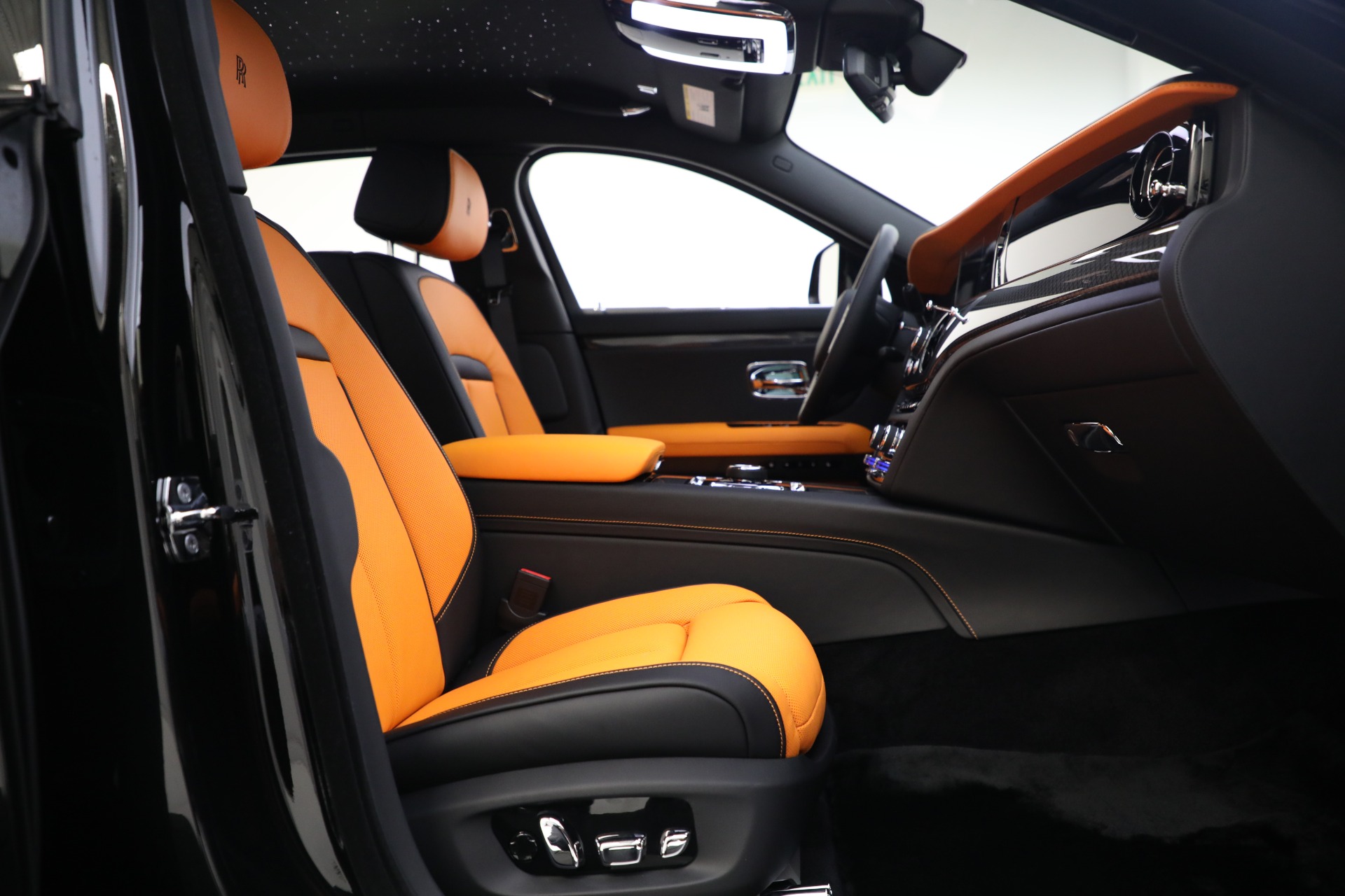 New-2022-Rolls-Royce-Ghost-Black-Badge