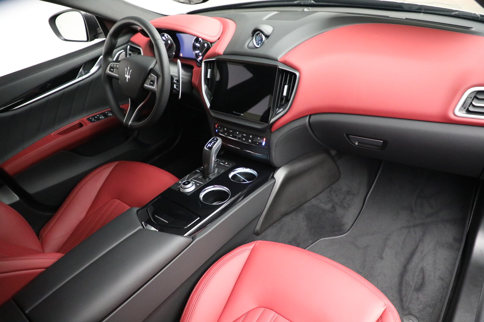 New-2022-Maserati-Ghibli-Modena-Q4