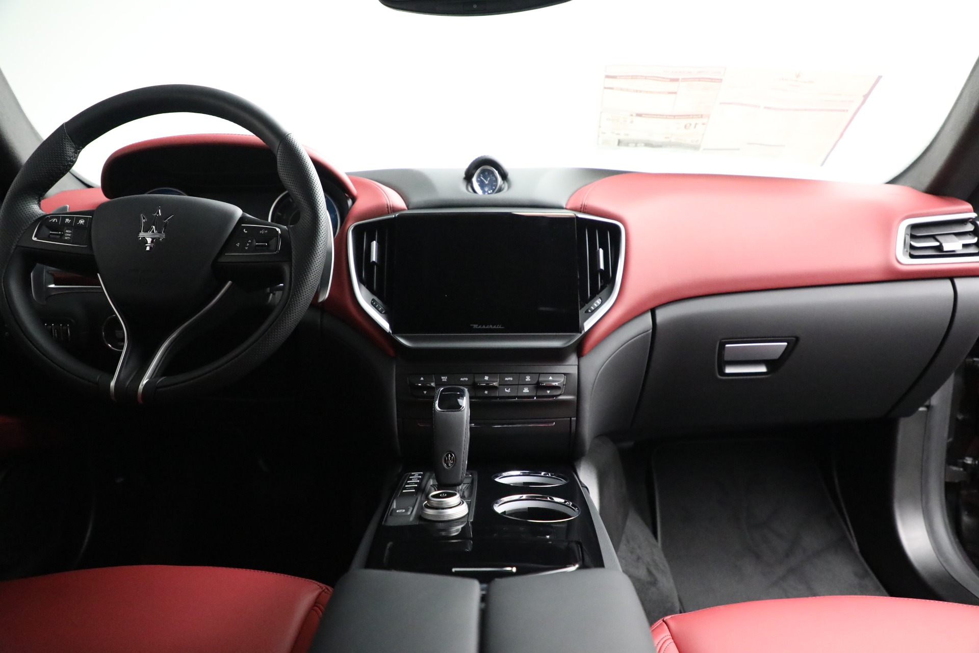 New-2022-Maserati-Ghibli-Modena-Q4