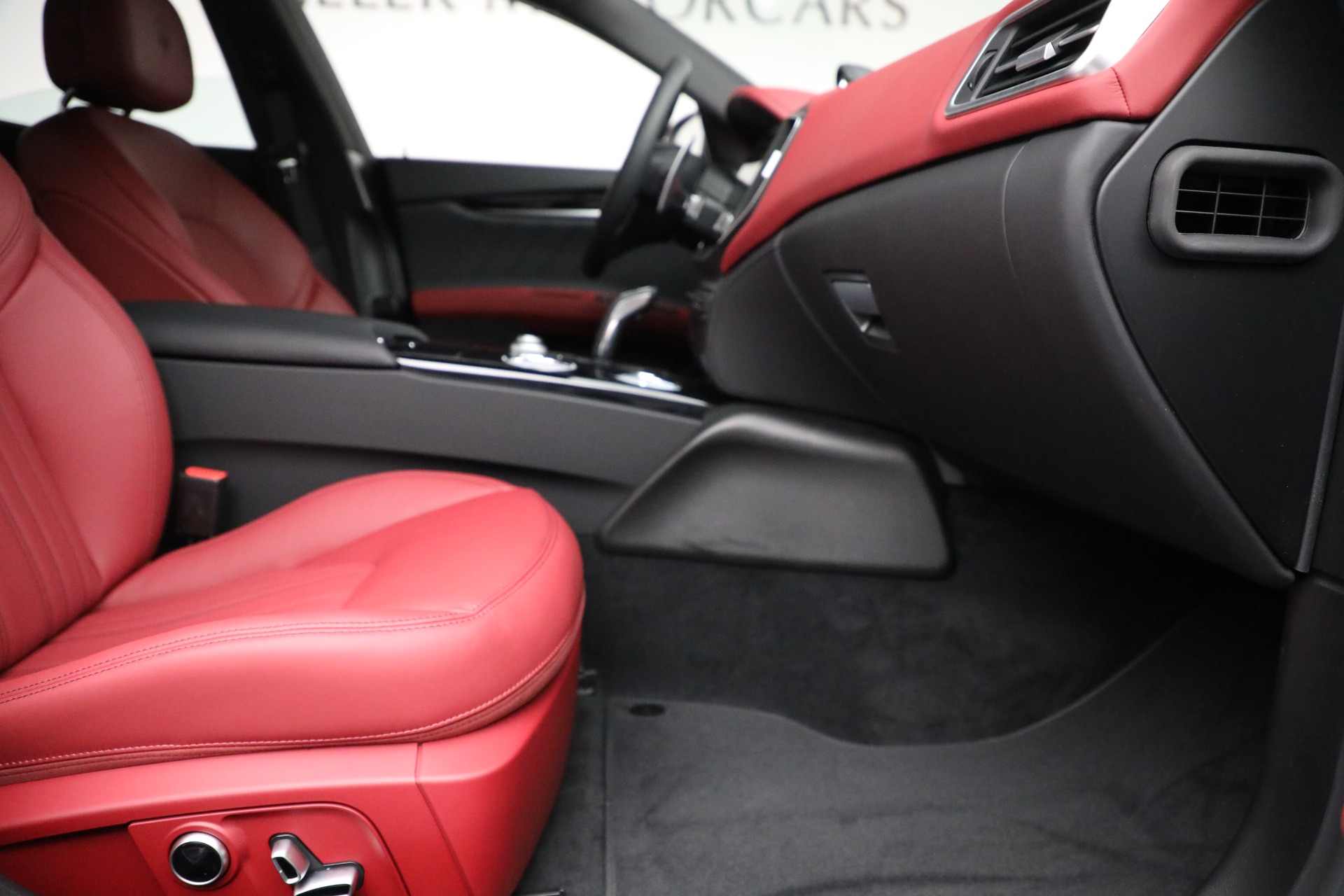 New-2022-Maserati-Ghibli-Modena-Q4