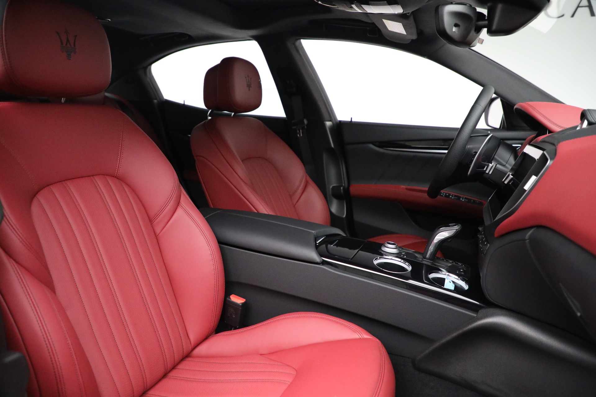 New-2022-Maserati-Ghibli-Modena-Q4