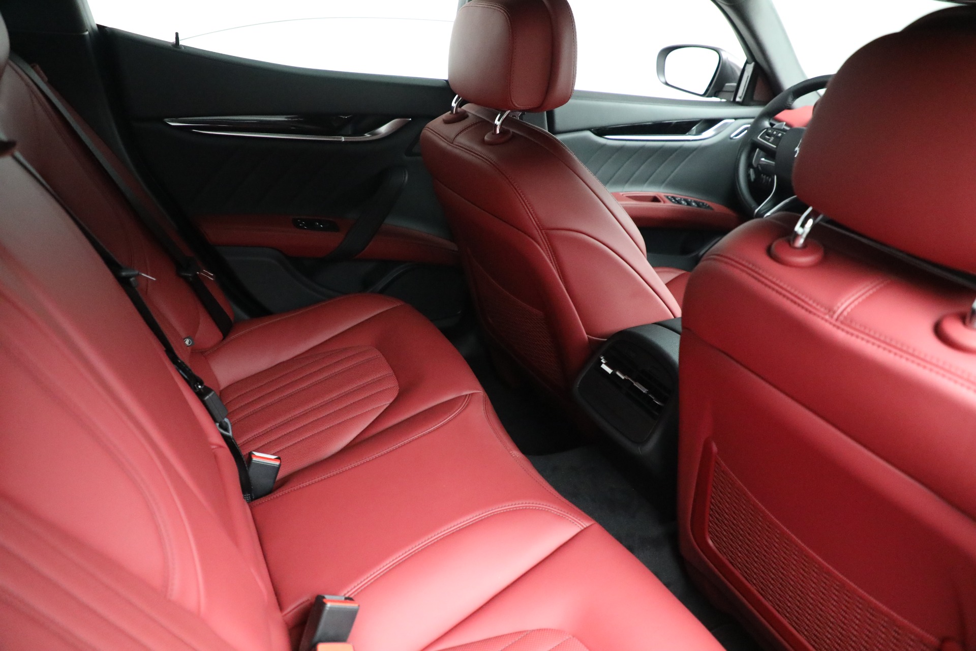 New-2022-Maserati-Ghibli-Modena-Q4