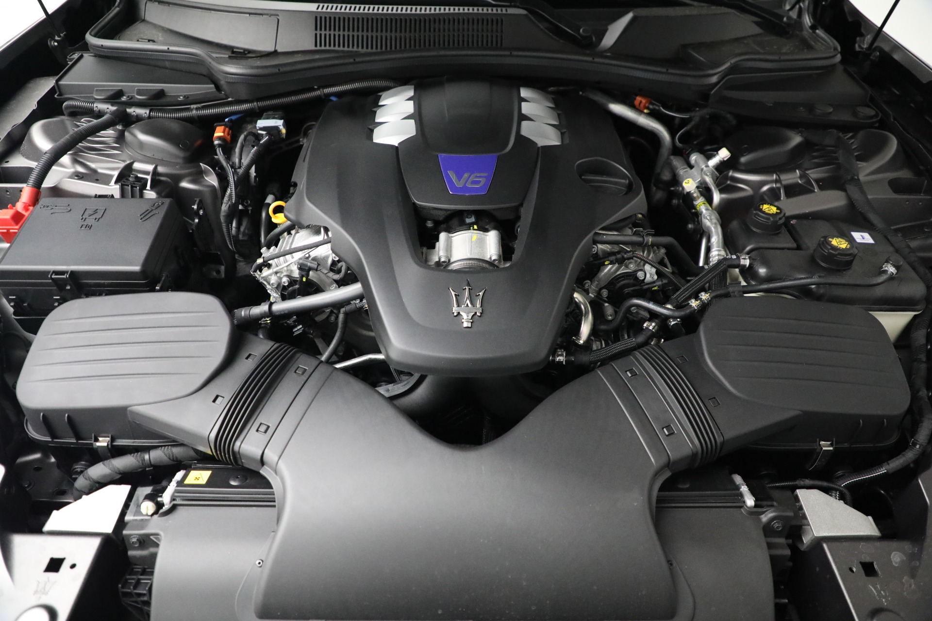 New-2022-Maserati-Ghibli-Modena-Q4