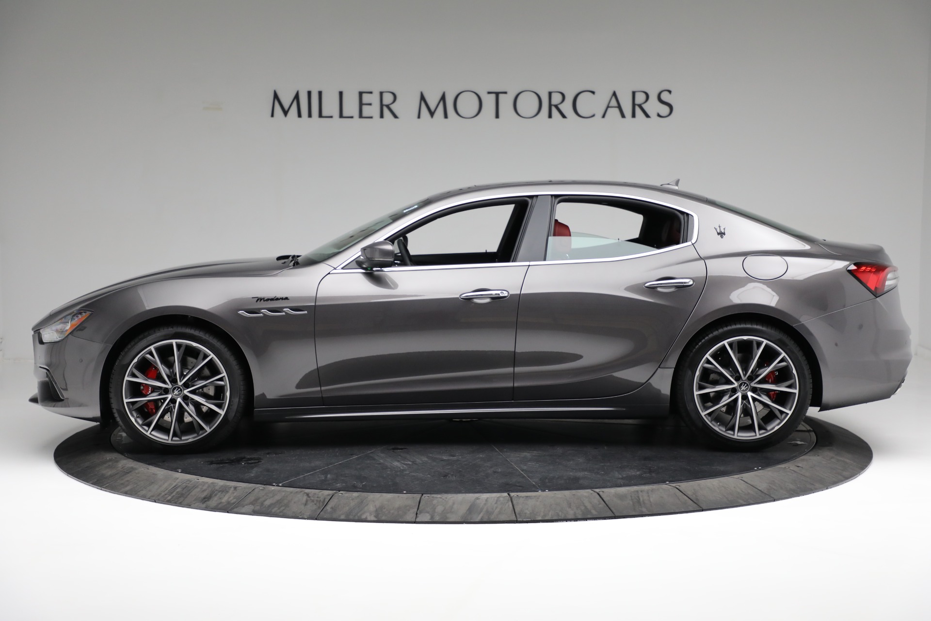 New-2022-Maserati-Ghibli-Modena-Q4