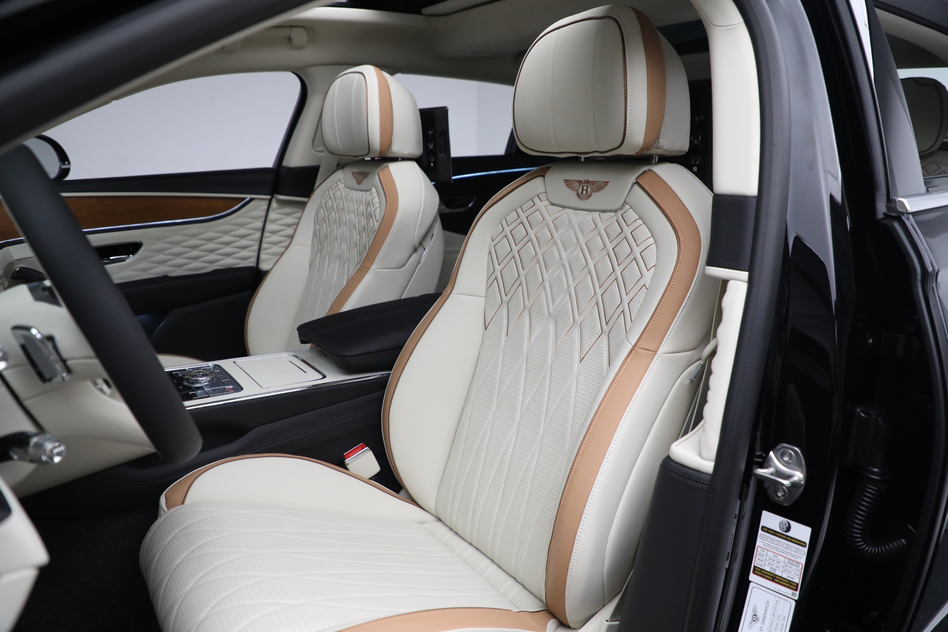 New-2022-Bentley-Flying-Spur-Hybrid-Odyssean-Edition