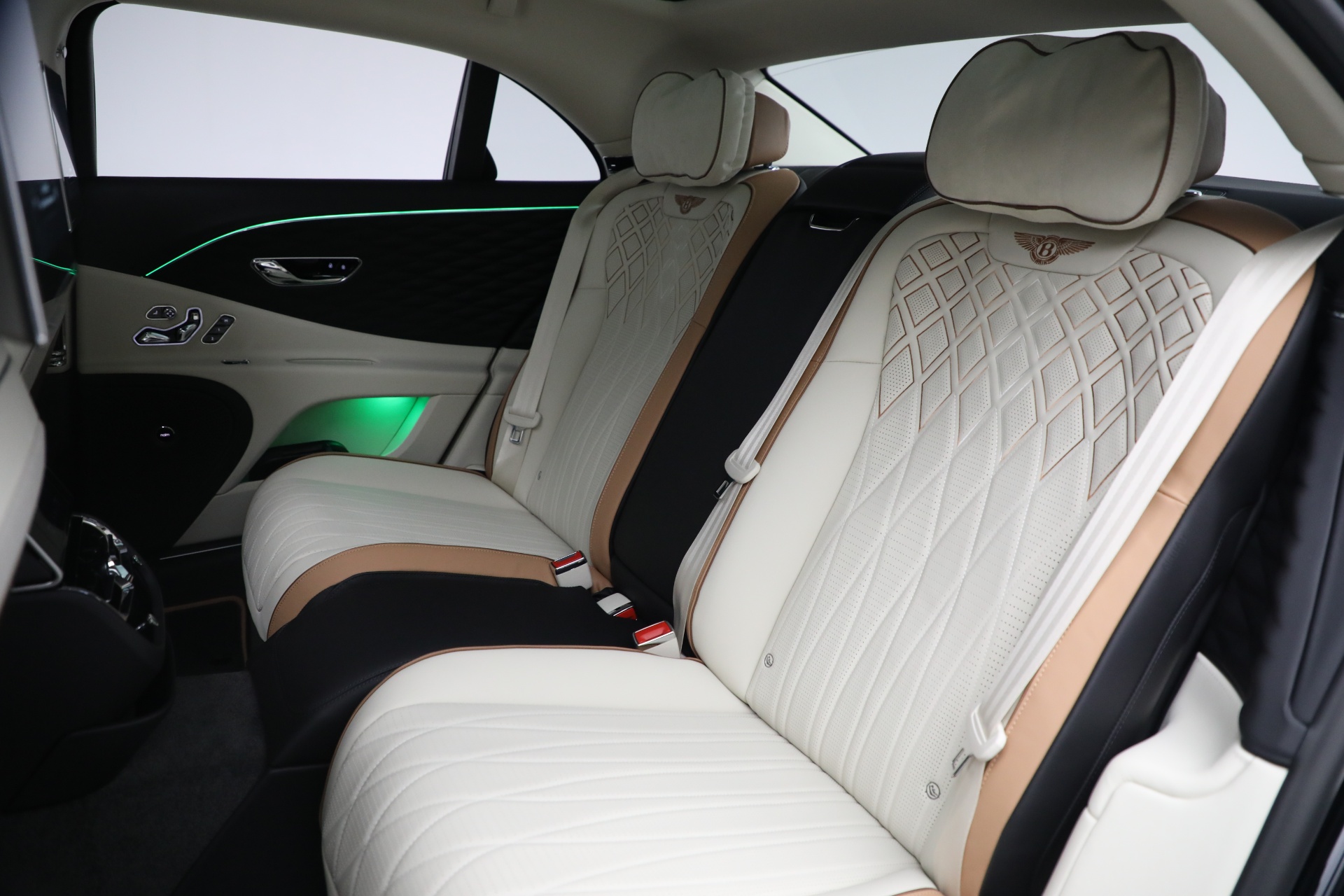 New-2022-Bentley-Flying-Spur-Hybrid-Odyssean-Edition