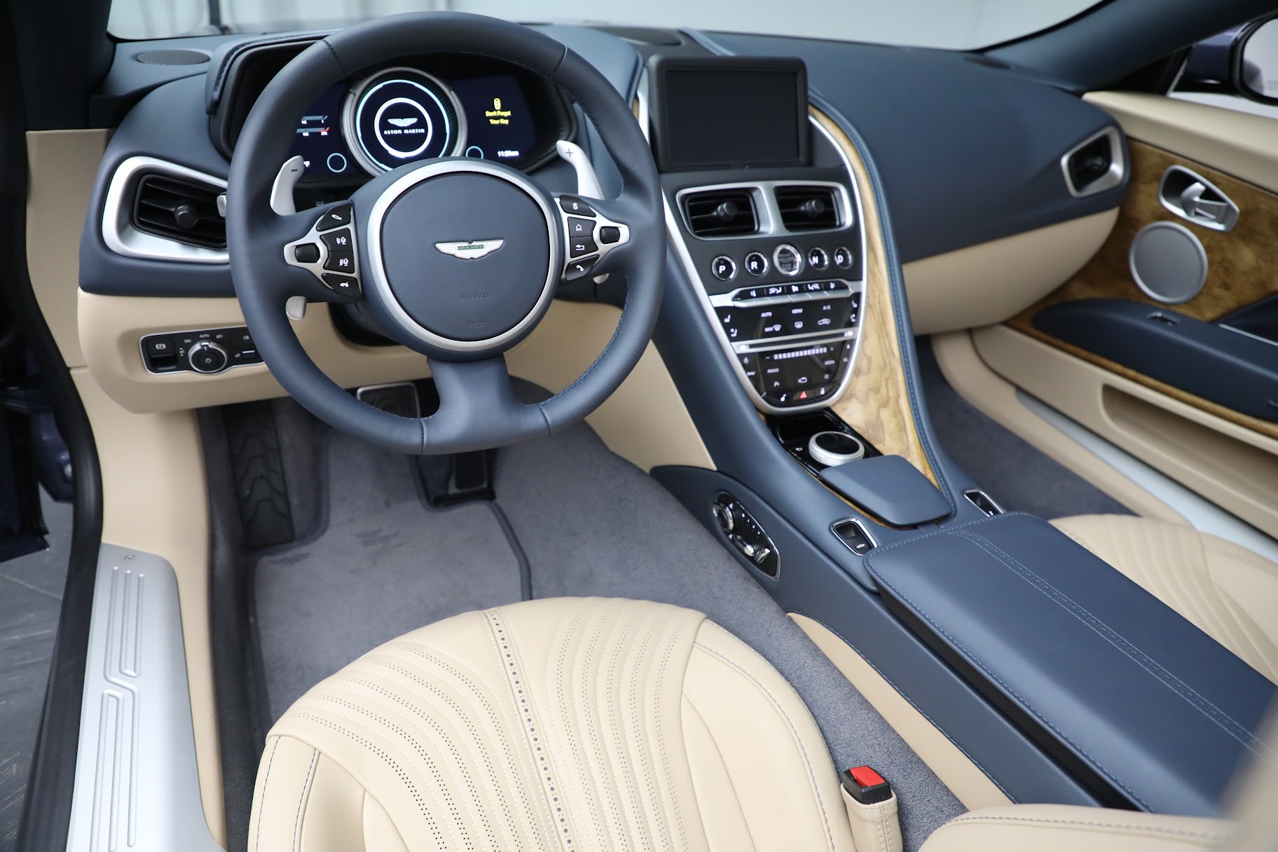 Used-2022-Aston-Martin-DB11-Volante