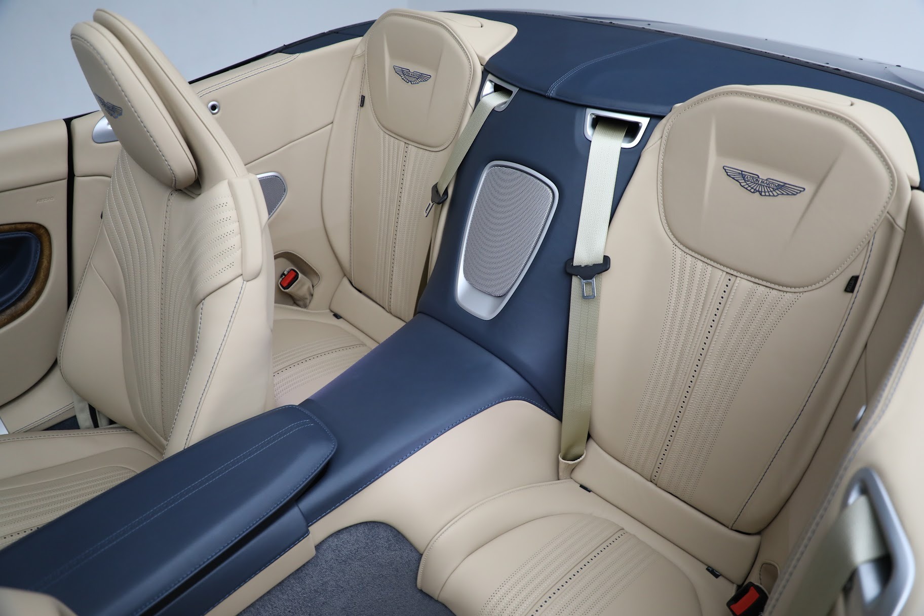 Used-2022-Aston-Martin-DB11-Volante