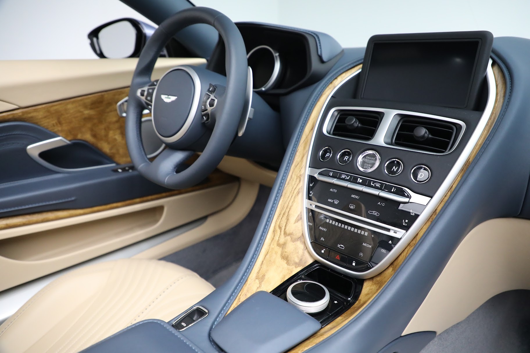 Used-2022-Aston-Martin-DB11-Volante