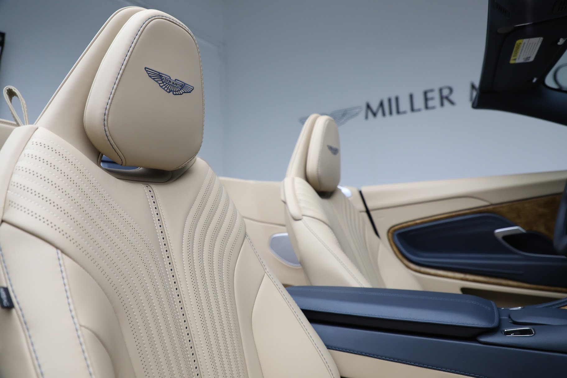 Used-2022-Aston-Martin-DB11-Volante